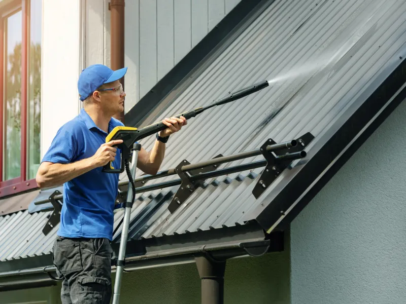 Professional roof pressure cleaning service in Gold Coast, QLD